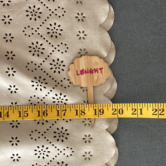 Karen Kane skirt Size M scollop cream with black lining and elastic black band. - Picture 12 of 13